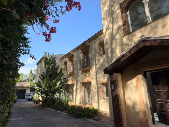 For sale – El Madroñal, Benahavís 🇪🇸 – Classic 7B Hilltop Villa with Panoramic Views 🌊⛰️