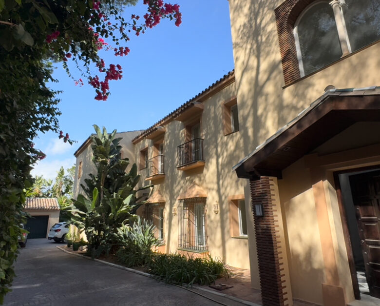 For sale – El Madroñal, Benahavís 🇪🇸 – Classic 7B Hilltop Villa with Panoramic Views 🌊⛰️