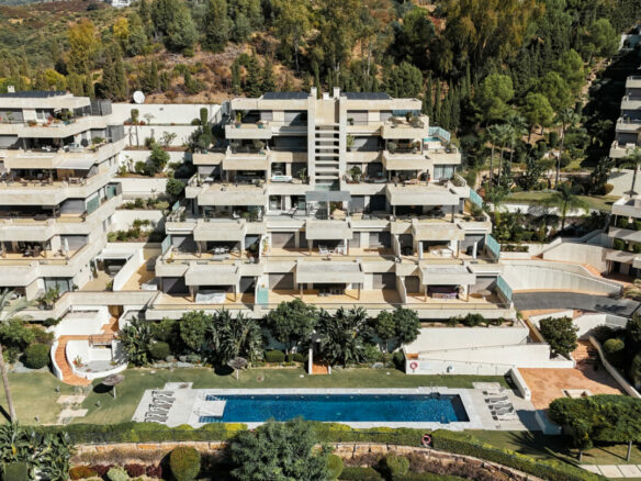 For sale 🌅 Stunning Modern Apartment with Panoramic Sea Views – La Cerquilla, Nueva Andalucía