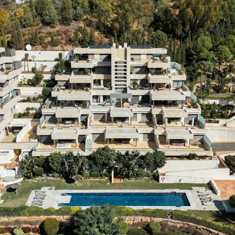 For sale 🌅 Stunning Modern Apartment with Panoramic Sea Views – La Cerquilla, Nueva Andalucía