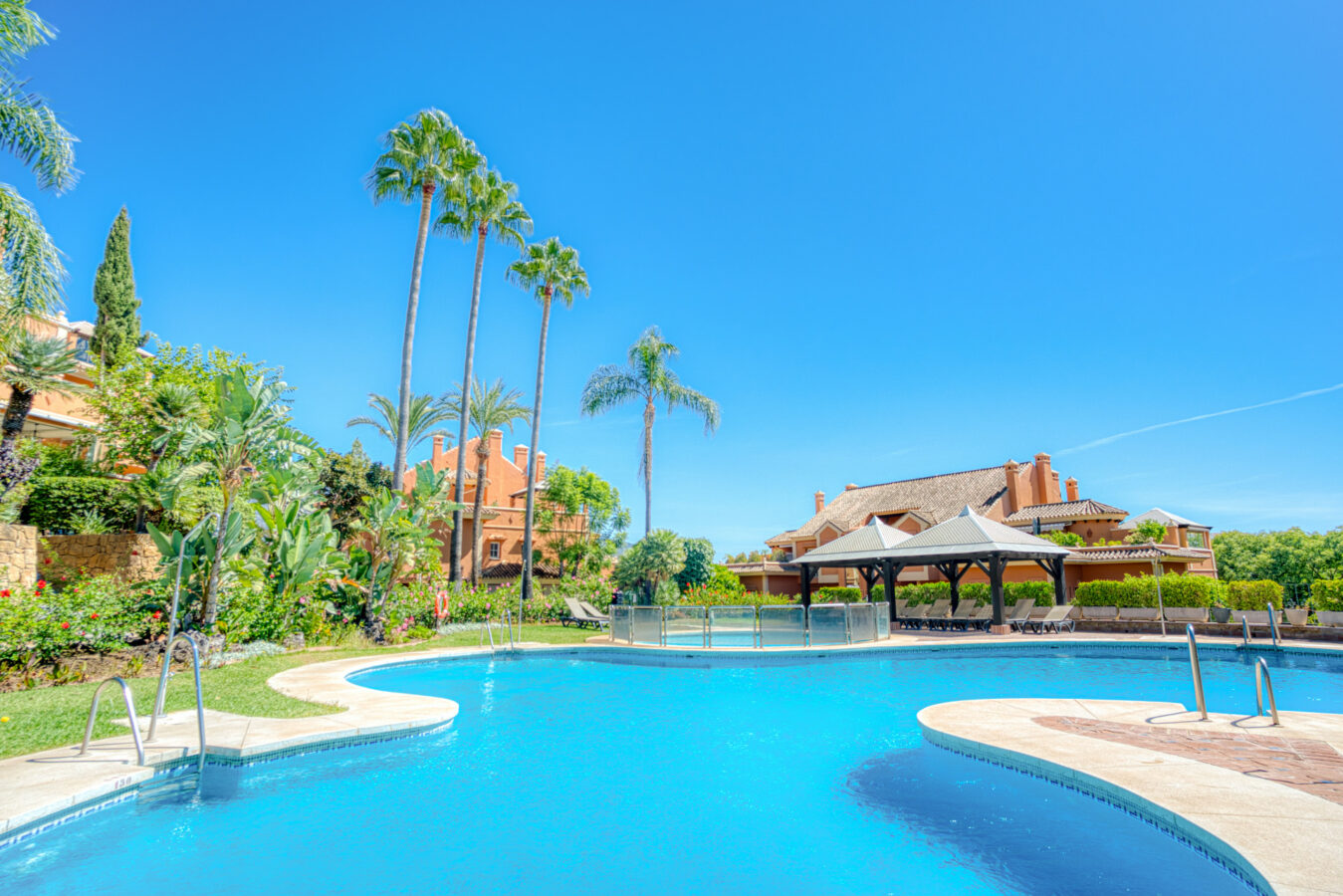 045d47b6-821d-4984-a0d5-753d53406298 🌅 Beautiful South-Facing Duplex Penthouse with Stunning Sea Views – Andalucía Alta, Nueva Andalucía 🌴