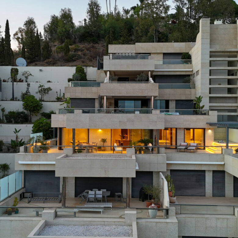 For sale 🌅 Stunning Modern Apartment with Panoramic Sea Views – La Cerquilla, Nueva Andalucía