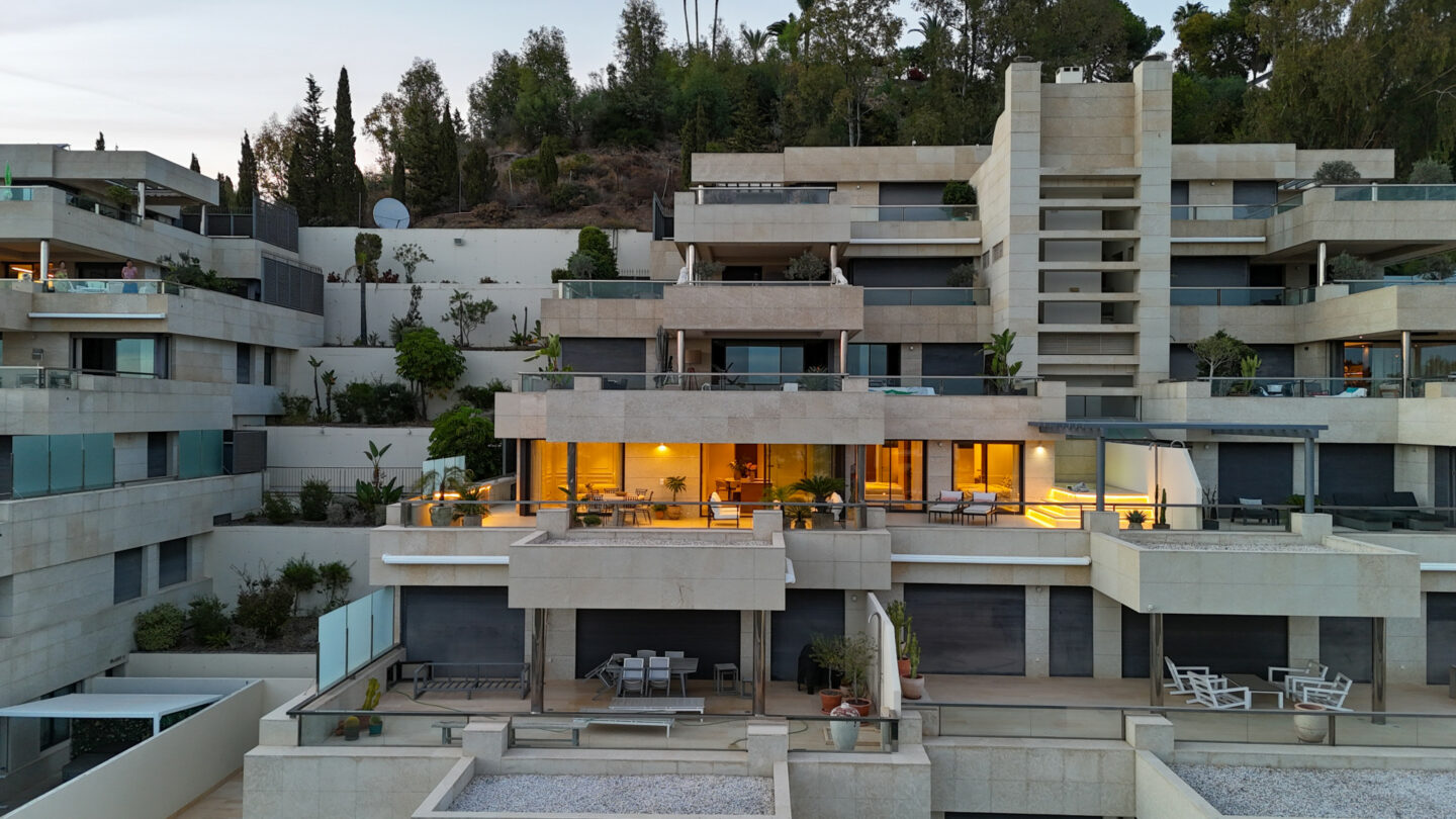 0bb9ff4b-1ba9-4f28-8bb4-85362ea46ccf For sale 🌅 Stunning Modern Apartment with Panoramic Sea Views – La Cerquilla, Nueva Andalucía
