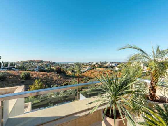 For sale 🌅 Stunning Modern Apartment with Panoramic Sea Views – La Cerquilla, Nueva Andalucía