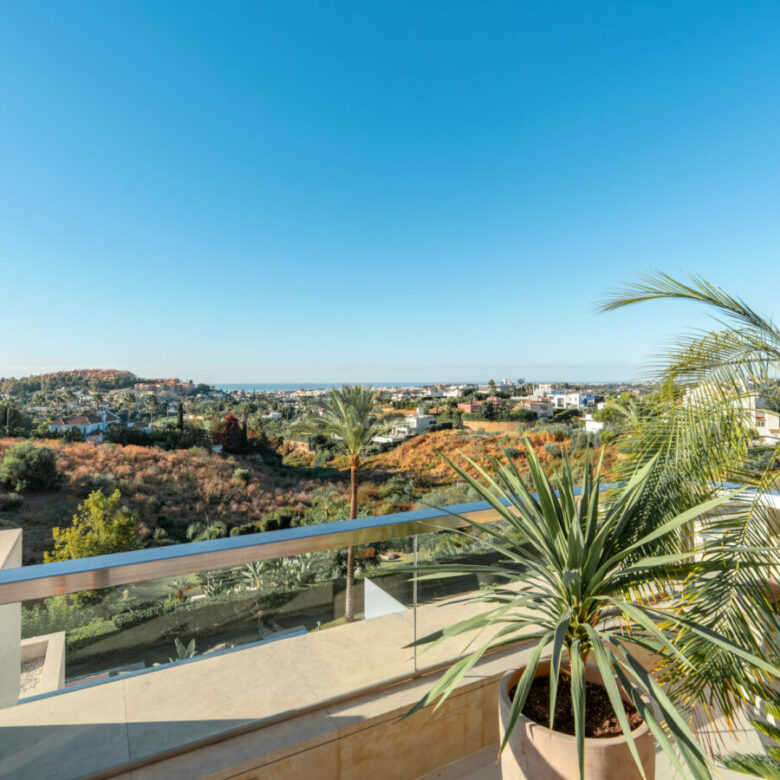 For sale 🌅 Stunning Modern Apartment with Panoramic Sea Views – La Cerquilla, Nueva Andalucía