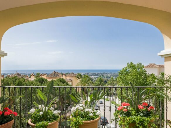 FOR SALE 🇪🇸🇬🇧 – Luxury 3-Bedroom Penthouse with Panoramic Sea Views | La Quinta, Benahavís 🇪🇸