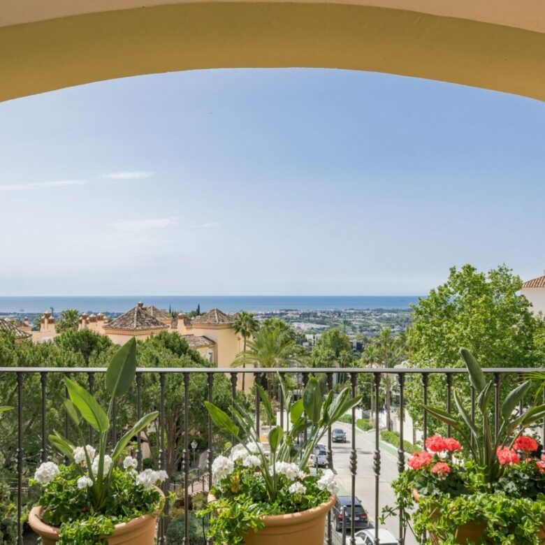 FOR SALE 🇪🇸🇬🇧 – Luxury 3-Bedroom Penthouse with Panoramic Sea Views | La Quinta, Benahavís 🇪🇸