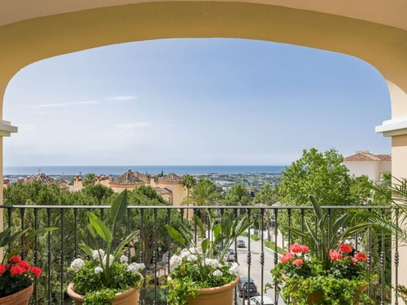 FOR SALE 🇪🇸🇬🇧 – Luxury 3-Bedroom Penthouse with Panoramic Sea Views | La Quinta, Benahavís 🇪🇸