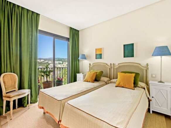 FOR SALE 🇪🇸🇬🇧 – Luxury 3-Bedroom Penthouse with Panoramic Sea Views | La Quinta, Benahavís 🇪🇸