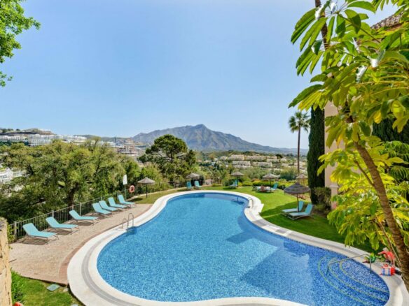 FOR SALE 🇪🇸🇬🇧 – Luxury 3-Bedroom Penthouse with Panoramic Sea Views | La Quinta, Benahavís 🇪🇸