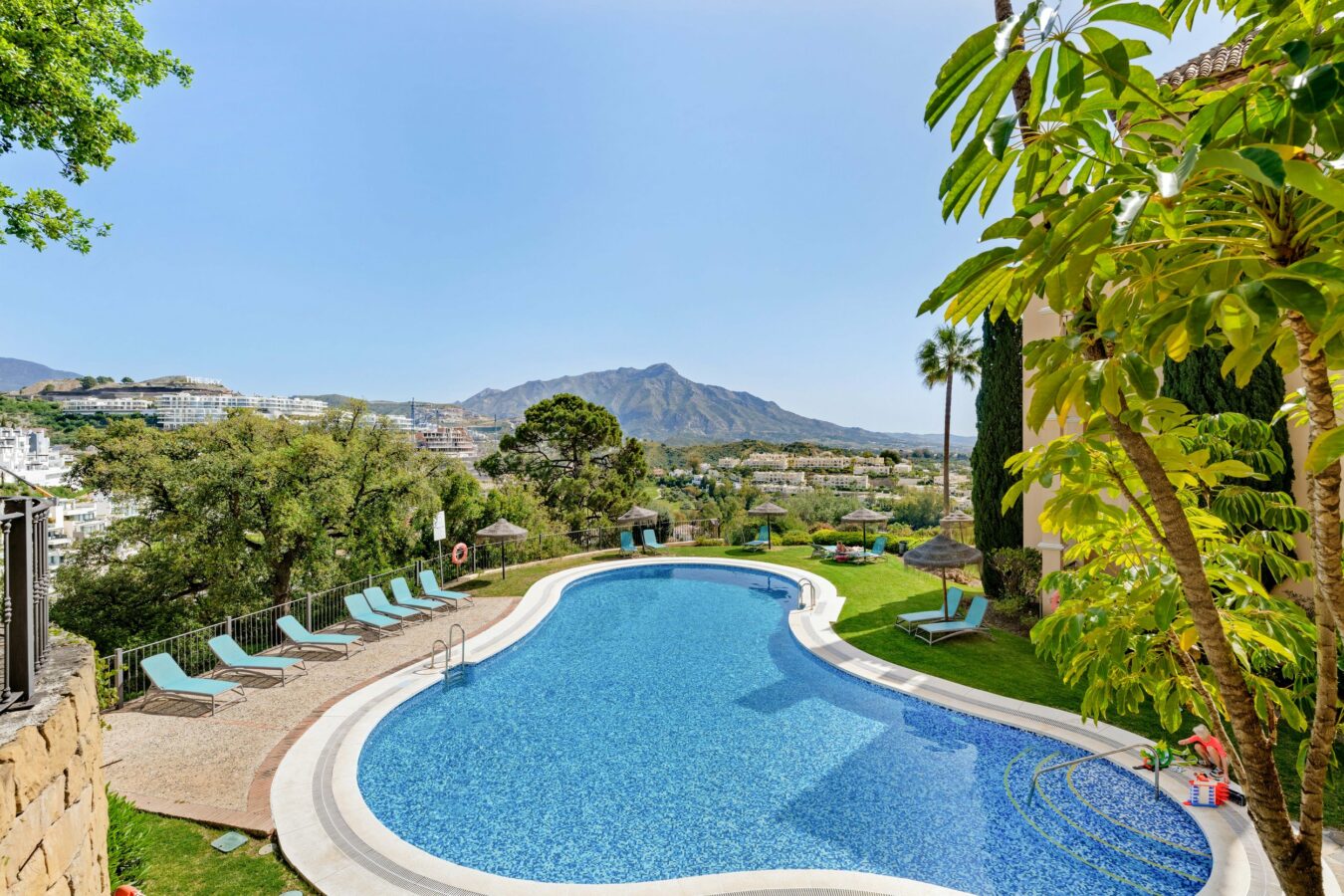 FOR SALE 🇪🇸🇬🇧 – Luxury 3-Bedroom Penthouse with Panoramic Sea Views | La Quinta, Benahavís 🇪🇸