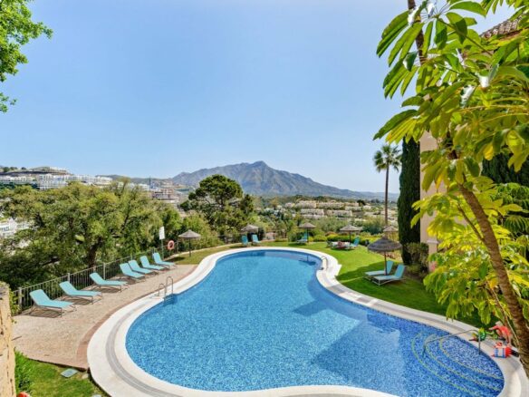 FOR SALE 🇪🇸🇬🇧 – Luxury 3-Bedroom Penthouse with Panoramic Sea Views | La Quinta, Benahavís 🇪🇸