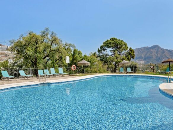 FOR SALE 🇪🇸🇬🇧 – Luxury 3-Bedroom Penthouse with Panoramic Sea Views | La Quinta, Benahavís 🇪🇸
