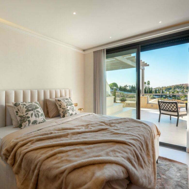 For sale 🌅 Stunning Modern Apartment with Panoramic Sea Views – La Cerquilla, Nueva Andalucía