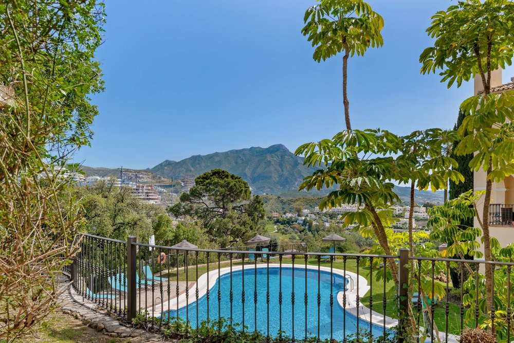 FOR SALE 🇪🇸🇬🇧 – Luxury 3-Bedroom Penthouse with Panoramic Sea Views | La Quinta, Benahavís 🇪🇸