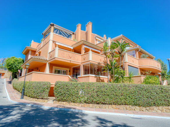 🌅 Beautiful South-Facing Duplex Penthouse with Stunning Sea Views – Andalucía Alta, Nueva Andalucía 🌴