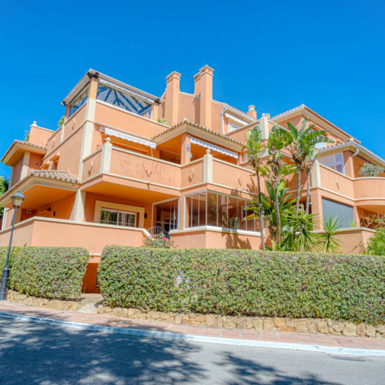 🌅 Beautiful South-Facing Duplex Penthouse with Stunning Sea Views – Andalucía Alta, Nueva Andalucía 🌴