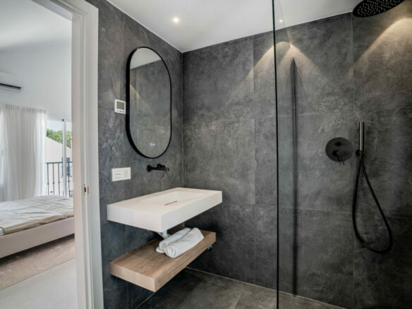 For Sale: Stunning 3-Bedroom Duplex in Aloha 🏡☀️