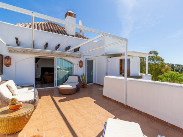 FOR SALE – 2-Bedroom Penthouse with Panoramic Views 🌅🏖️ Las Tortugas Nueva Andalucia