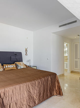 FOR SALE – 2-Bedroom Penthouse with Panoramic Views 🌅🏖️ Las Tortugas Nueva Andalucia