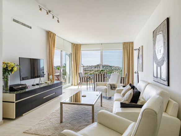 FOR SALE – 2-Bedroom Penthouse with Panoramic Views 🌅🏖️ Las Tortugas Nueva Andalucia