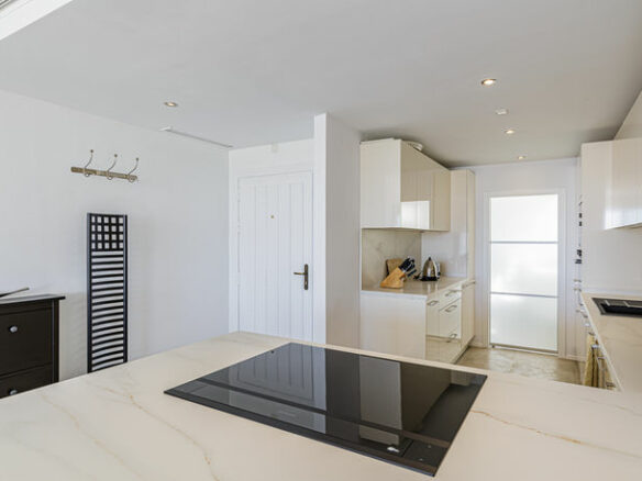 FOR SALE – 2-Bedroom Penthouse with Panoramic Views 🌅🏖️ Las Tortugas Nueva Andalucia