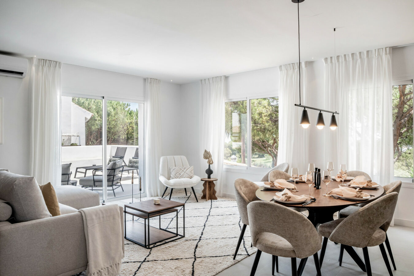 For Sale: Stunning 3-Bedroom Duplex in Aloha 🏡☀️