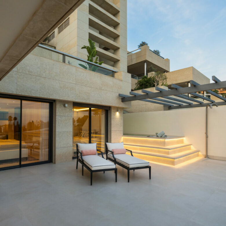 For sale 🌅 Stunning Modern Apartment with Panoramic Sea Views – La Cerquilla, Nueva Andalucía