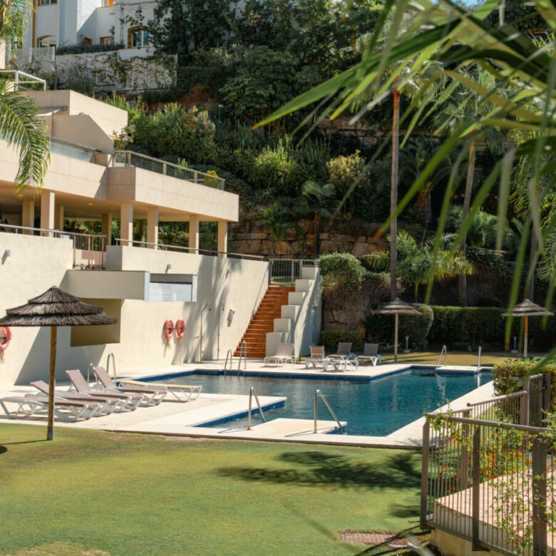 For sale 🌅 Stunning Modern Apartment with Panoramic Sea Views – La Cerquilla, Nueva Andalucía