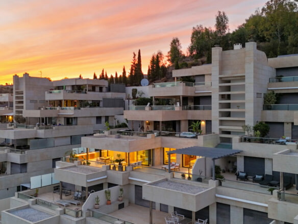 For sale 🌅 Stunning Modern Apartment with Panoramic Sea Views – La Cerquilla, Nueva Andalucía
