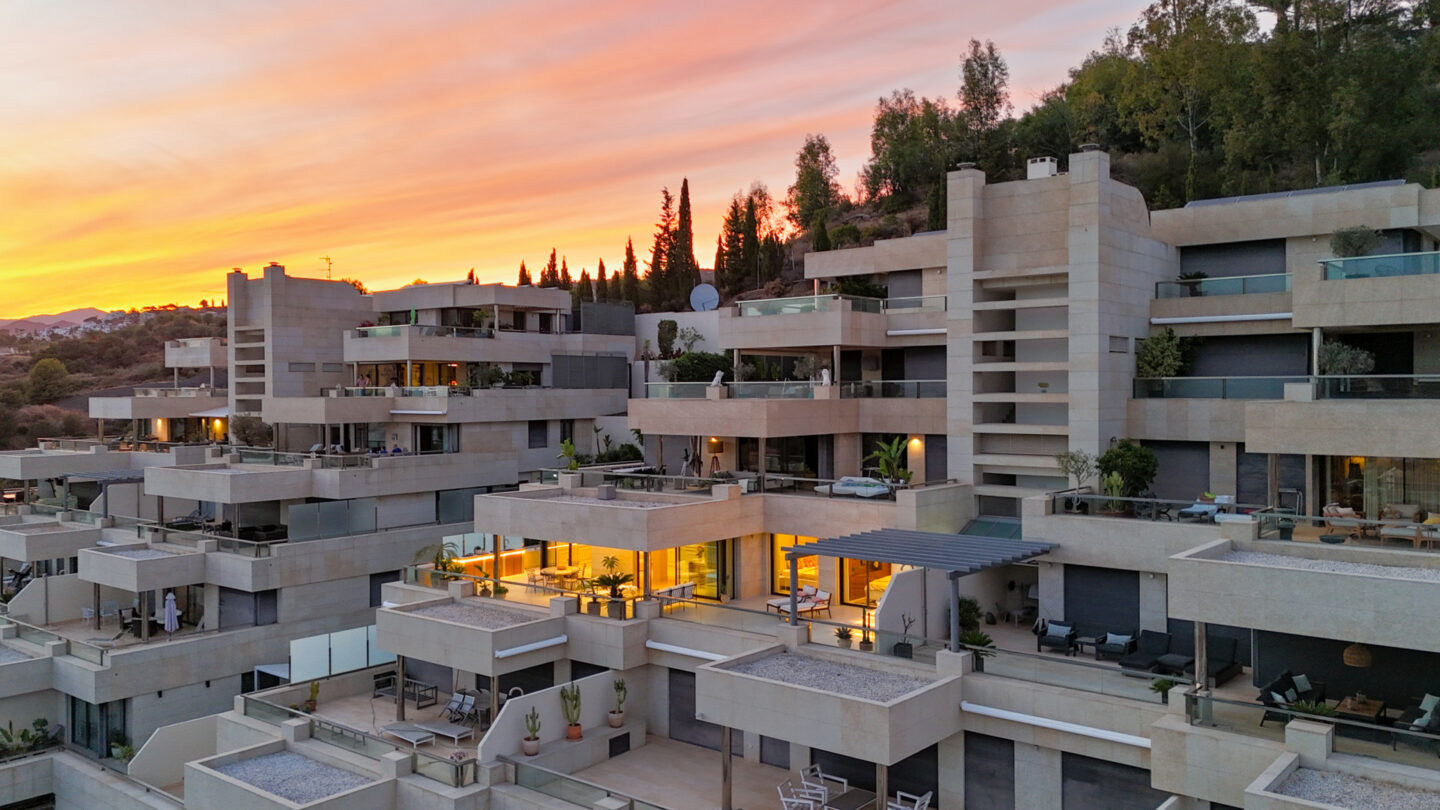 542820a7-d014-497f-be5d-fc92860666d1 For sale 🌅 Stunning Modern Apartment with Panoramic Sea Views – La Cerquilla, Nueva Andalucía