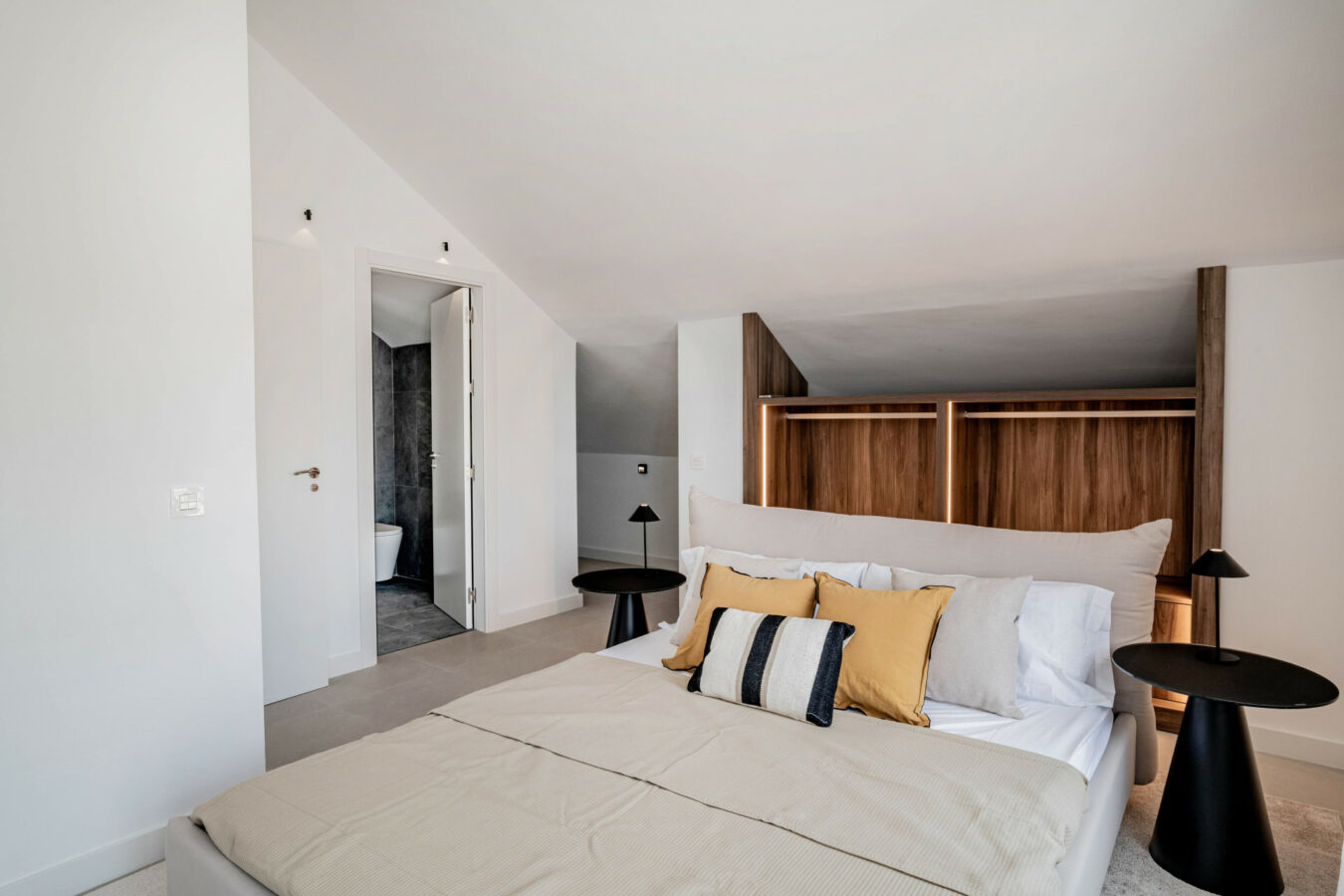 For Sale: Stunning 3-Bedroom Duplex in Aloha 🏡☀️
