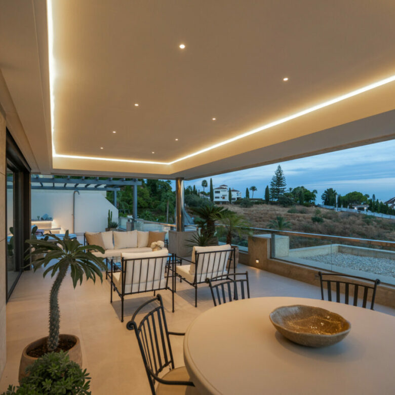 For sale 🌅 Stunning Modern Apartment with Panoramic Sea Views – La Cerquilla, Nueva Andalucía