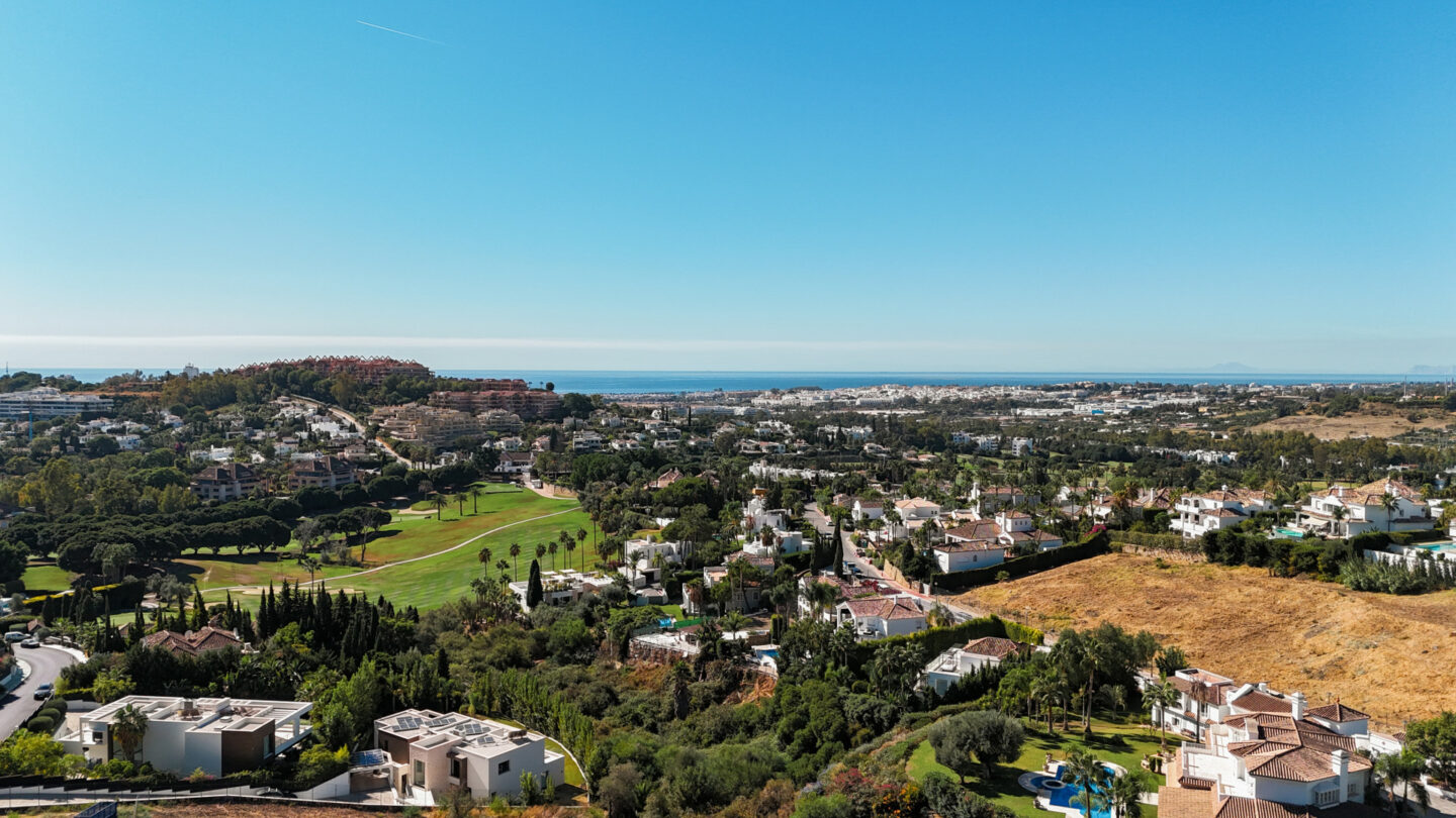 5852ce95-f3fa-4ae9-95a5-1e665763414d For sale 🌅 Stunning Modern Apartment with Panoramic Sea Views – La Cerquilla, Nueva Andalucía