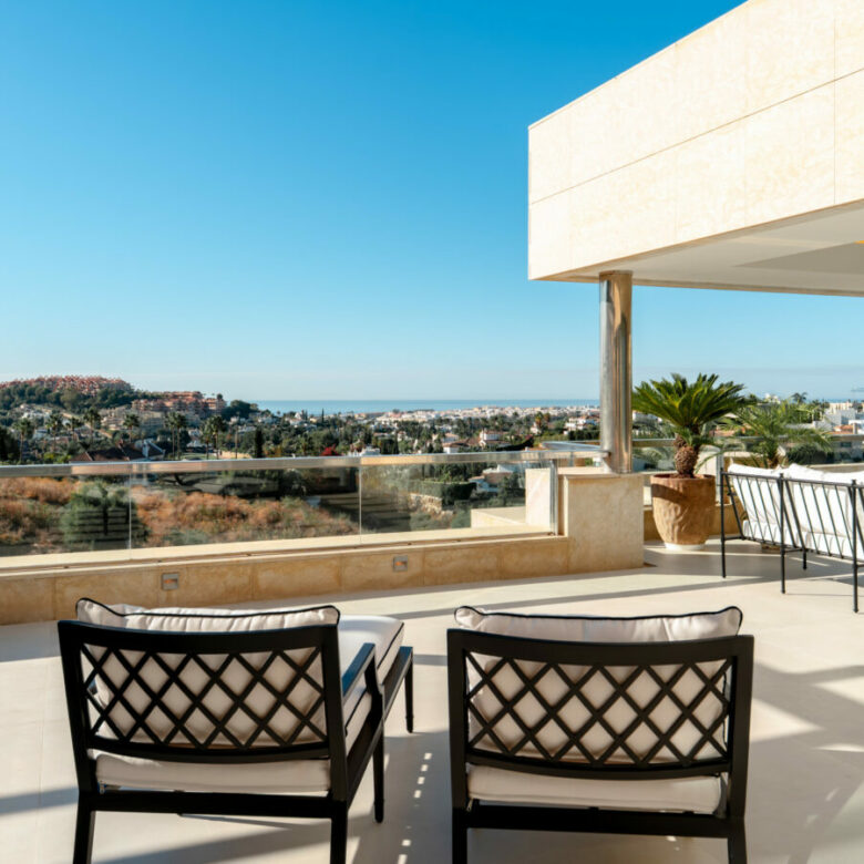 For sale 🌅 Stunning Modern Apartment with Panoramic Sea Views – La Cerquilla, Nueva Andalucía