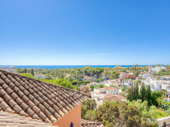 🌅 Beautiful South-Facing Duplex Penthouse with Stunning Sea Views – Andalucía Alta, Nueva Andalucía 🌴