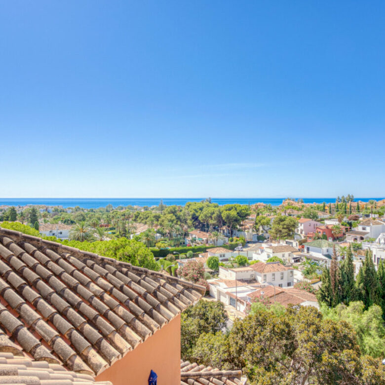 🌅 Beautiful South-Facing Duplex Penthouse with Stunning Sea Views – Andalucía Alta, Nueva Andalucía 🌴