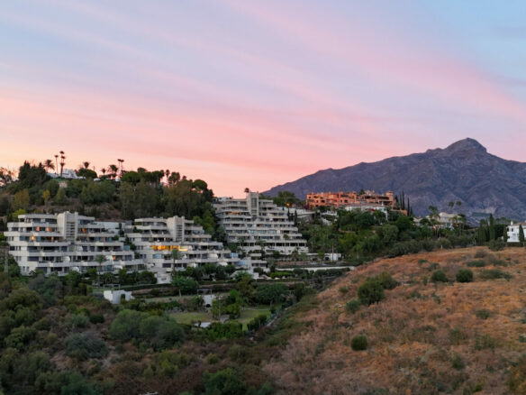 For sale 🌅 Stunning Modern Apartment with Panoramic Sea Views – La Cerquilla, Nueva Andalucía
