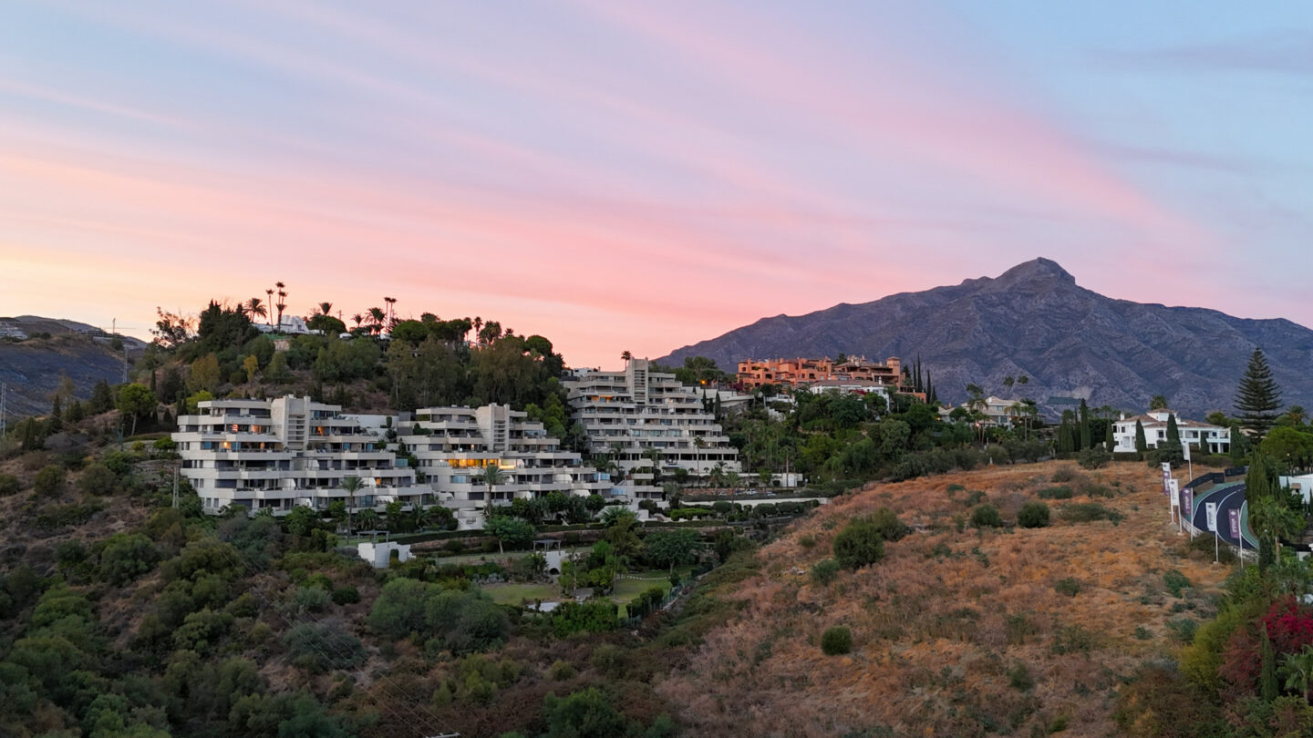 67e99a53-b778-4cfb-834c-c10cc87a0c07 For sale 🌅 Stunning Modern Apartment with Panoramic Sea Views – La Cerquilla, Nueva Andalucía