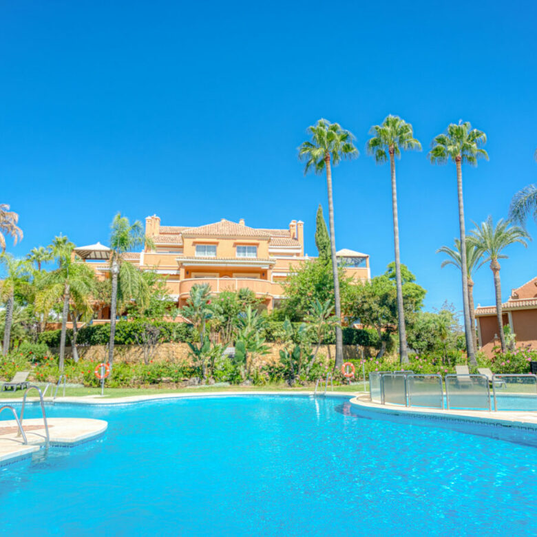 🌅 Beautiful South-Facing Duplex Penthouse with Stunning Sea Views – Andalucía Alta, Nueva Andalucía 🌴