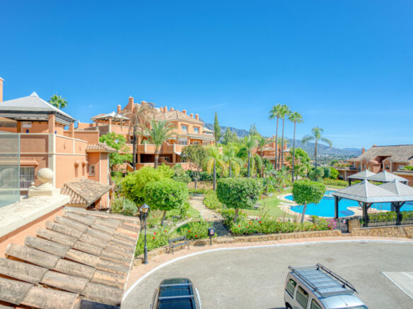 🌅 Beautiful South-Facing Duplex Penthouse with Stunning Sea Views – Andalucía Alta, Nueva Andalucía 🌴
