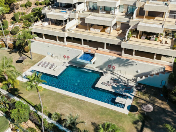 For sale 🌅 Stunning Modern Apartment with Panoramic Sea Views – La Cerquilla, Nueva Andalucía