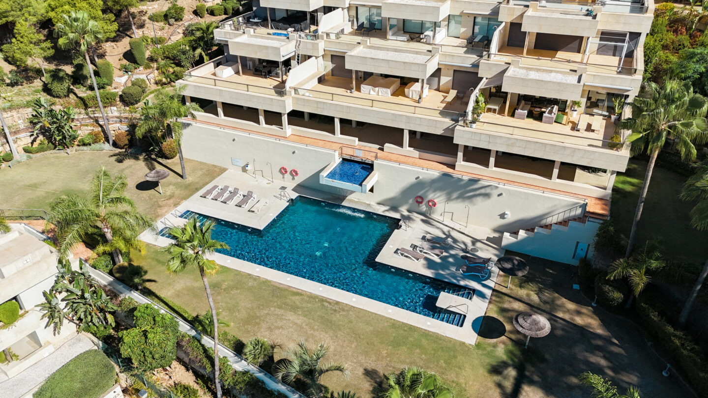 7e6c692d-74f4-481c-9331-89b5ab85f454 For sale 🌅 Stunning Modern Apartment with Panoramic Sea Views – La Cerquilla, Nueva Andalucía