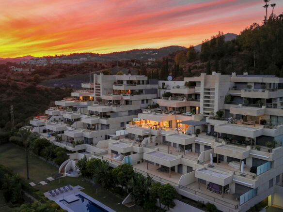 For sale 🌅 Stunning Modern Apartment with Panoramic Sea Views – La Cerquilla, Nueva Andalucía
