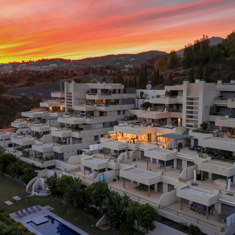 For sale 🌅 Stunning Modern Apartment with Panoramic Sea Views – La Cerquilla, Nueva Andalucía