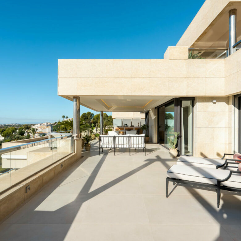 For sale 🌅 Stunning Modern Apartment with Panoramic Sea Views – La Cerquilla, Nueva Andalucía