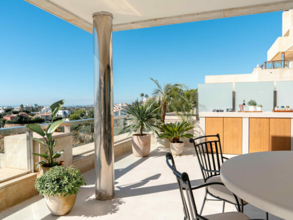 For sale 🌅 Stunning Modern Apartment with Panoramic Sea Views – La Cerquilla, Nueva Andalucía