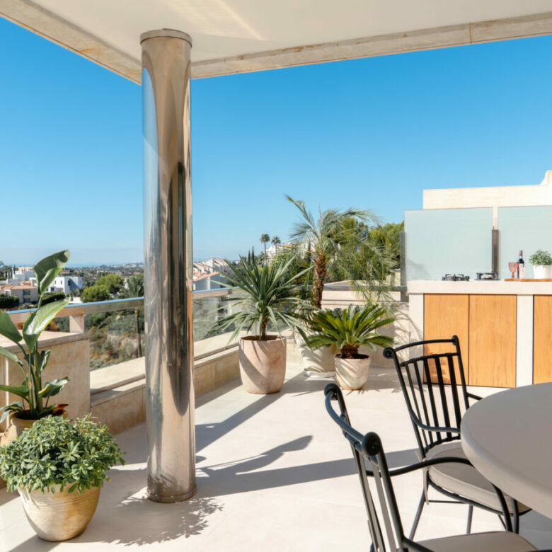 For sale 🌅 Stunning Modern Apartment with Panoramic Sea Views – La Cerquilla, Nueva Andalucía
