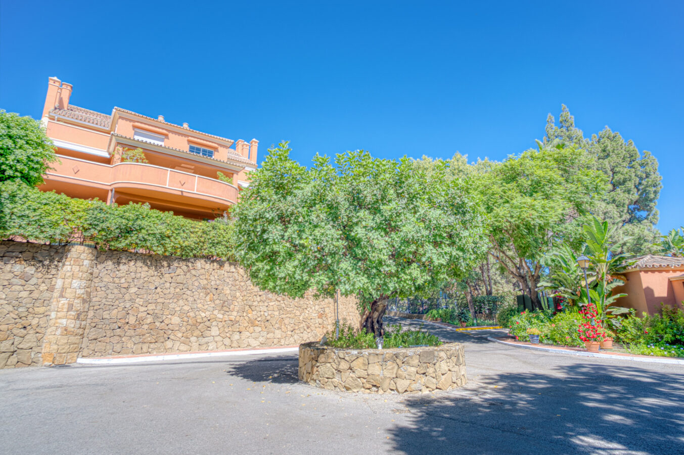 8e2c6bd2-ace4-44f5-963a-cf2fde51da24 🌅 Beautiful South-Facing Duplex Penthouse with Stunning Sea Views – Andalucía Alta, Nueva Andalucía 🌴