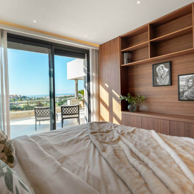For sale 🌅 Stunning Modern Apartment with Panoramic Sea Views – La Cerquilla, Nueva Andalucía